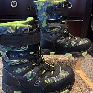 Quest Menace Big Kid Camo Winter Boot